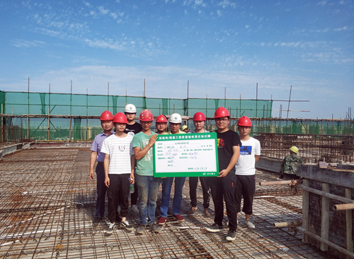 见证封顶_副本.jpg 见证封顶_副本.jpg